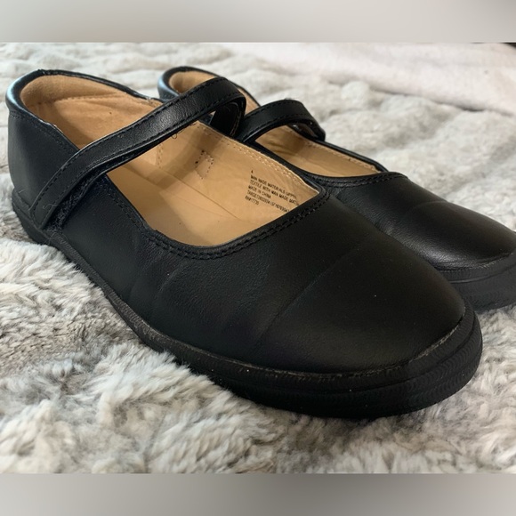 Girls Cat & Jack black saddle shoe, size 4 - Picture 2 of 3